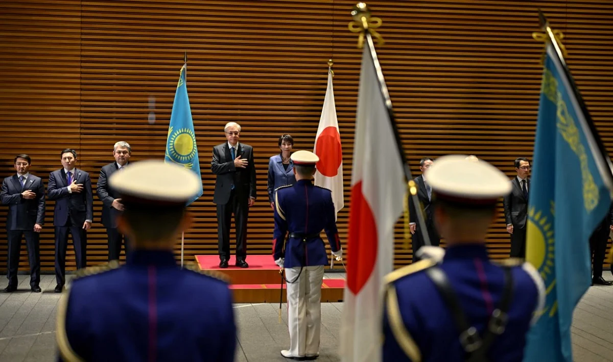 Тоқаевты Жапония премьер-министрі салтанатты түрде қарсы алды