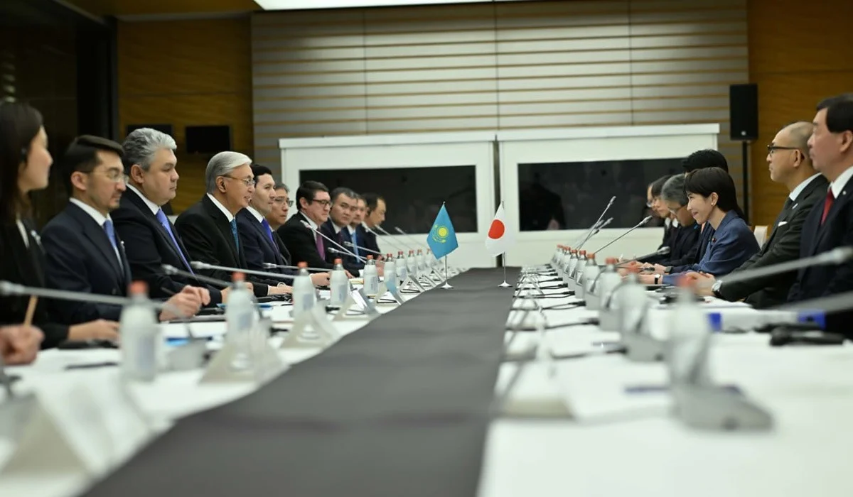 Тоқаев Жапонияның премьер-министрімен келіссөз жүргізді
