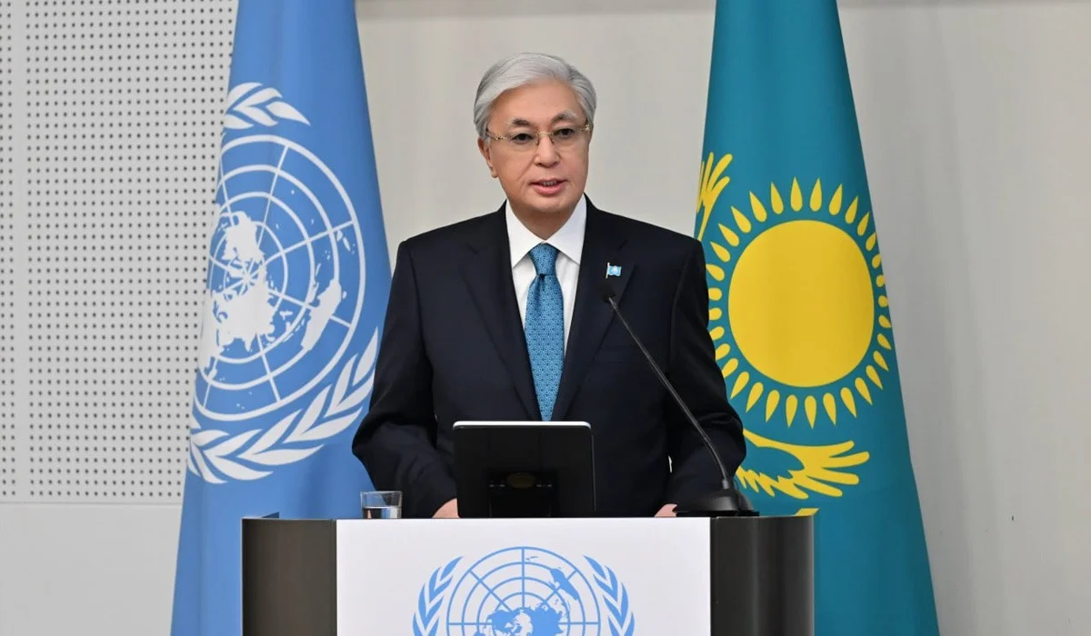 «Дәрменсіз күйге түсті»: Тоқаев БҰҰ университетінде дәріс оқыды