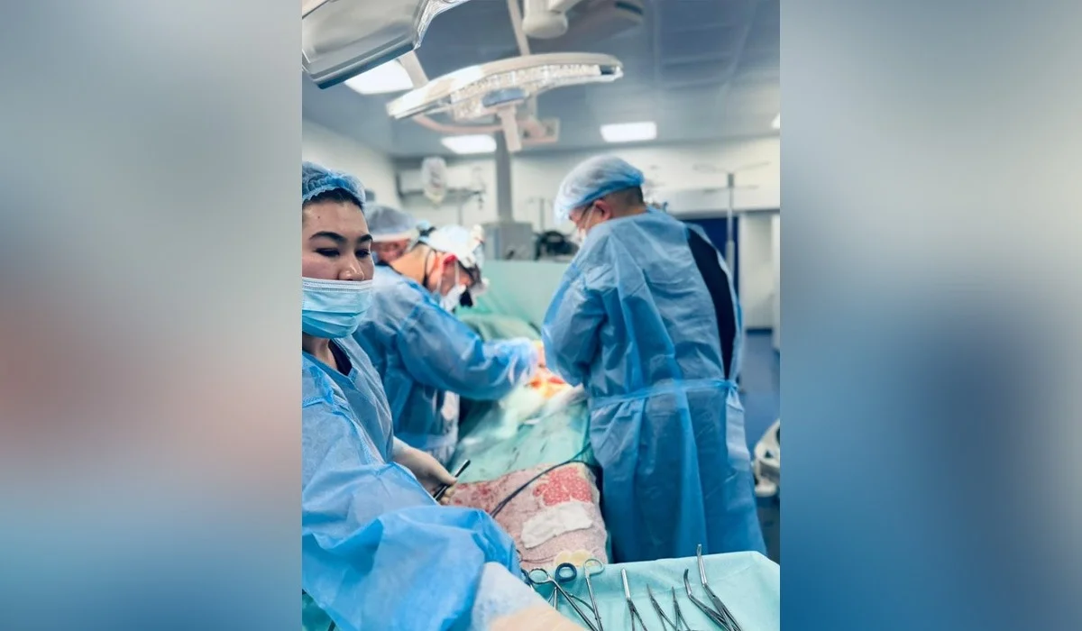 «Бір бүйрегін кесіп алып, ағзасына қайта салдық»: Шымкент дәрігерлері ерекше операция жасады