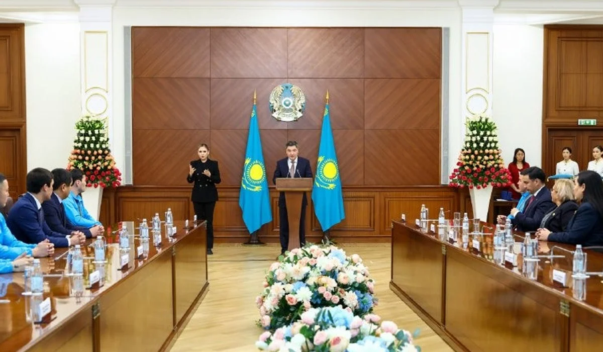 Бектенов Сурдлимпиада ойындарына қатысқан Қазақстан спортшыларын марапаттады