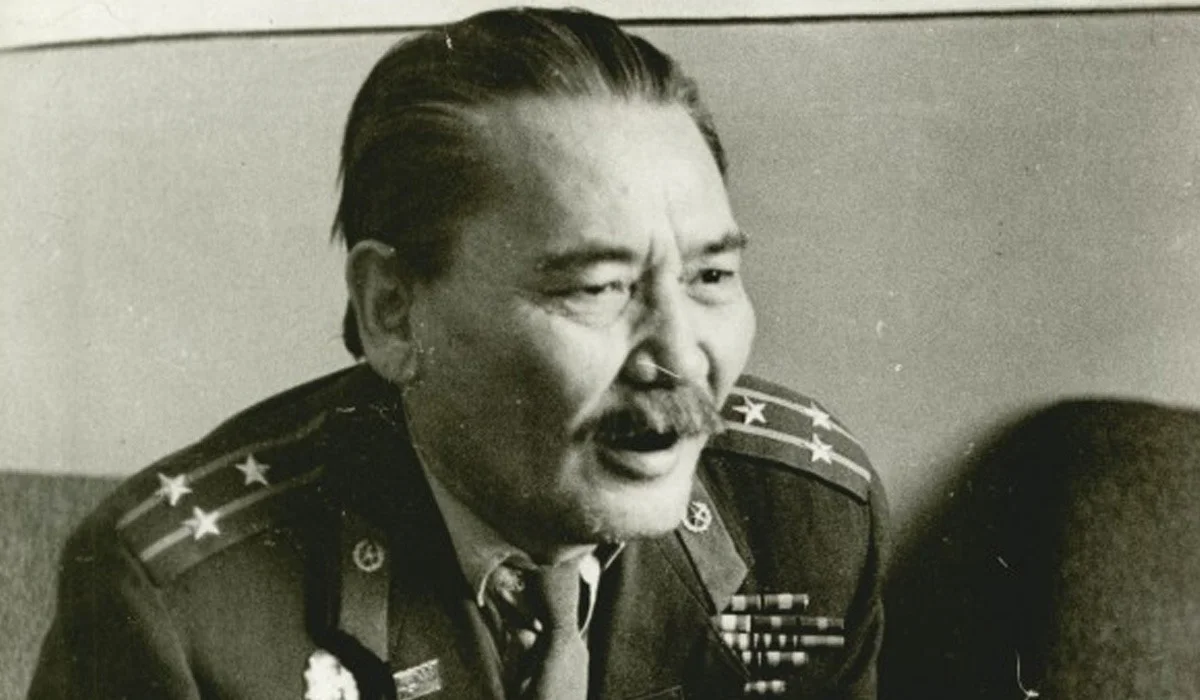 Бауыржан Момышұлына «Халық қаһарманы» атағы ресми түрде берілді