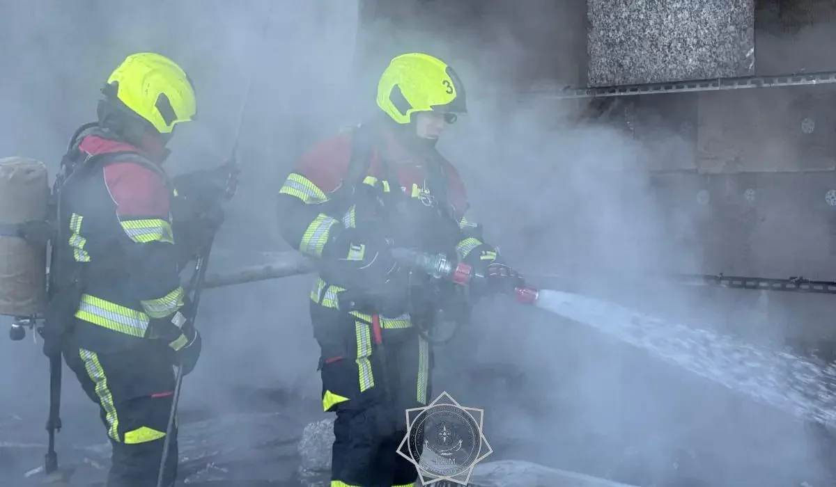 Алматыда пәтер өртеніп, бір адам құтқарылды