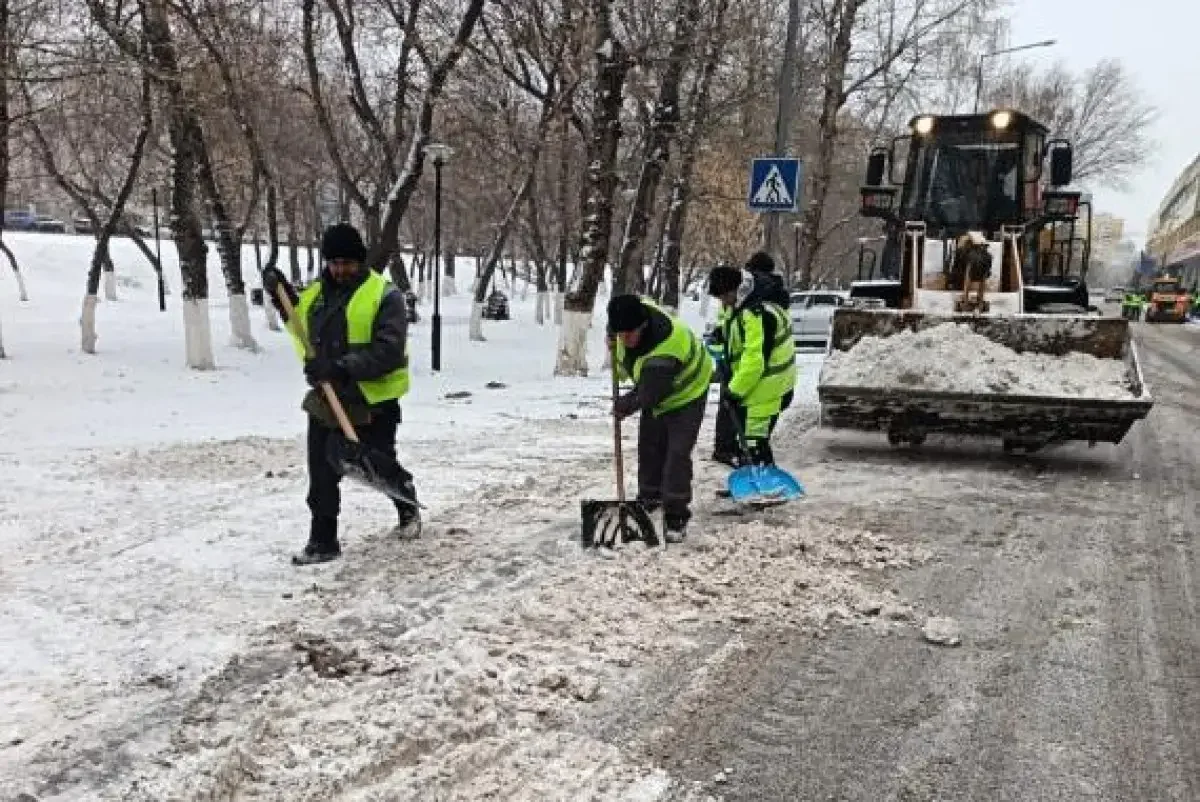 Астанада қар тазалау жұмыстары тәулік бойы жүріп жатыр