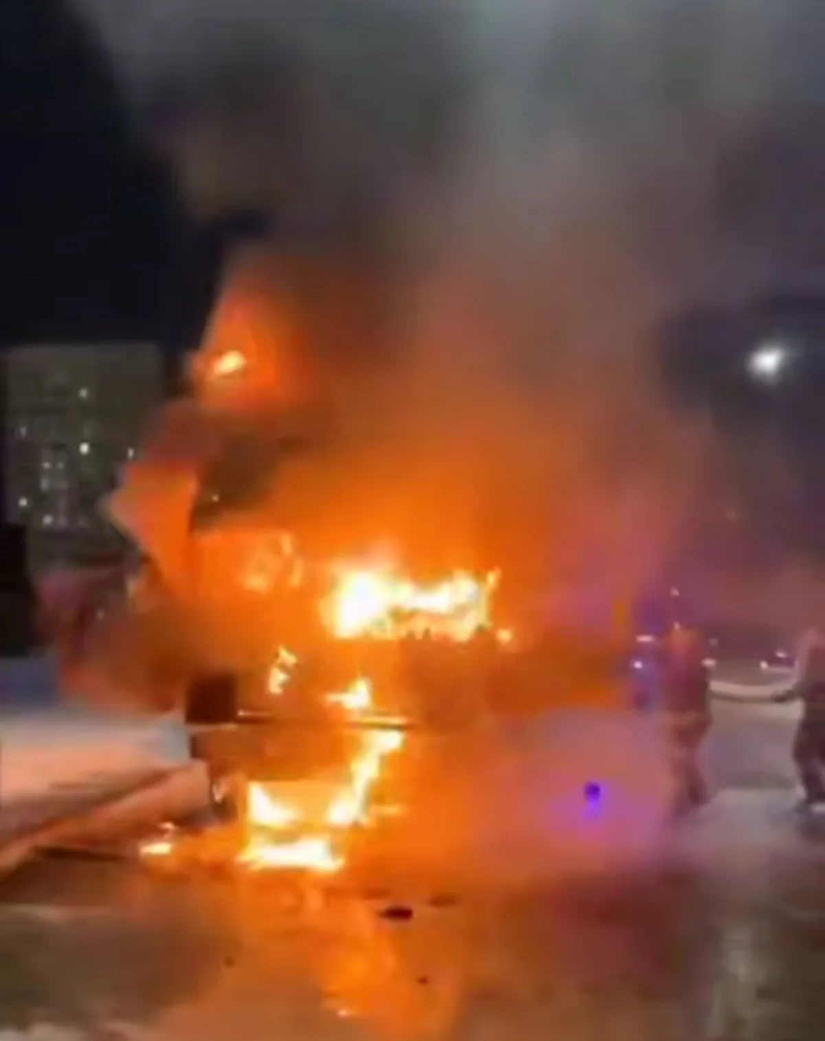 Астанада жүк көлігі өртке оранды