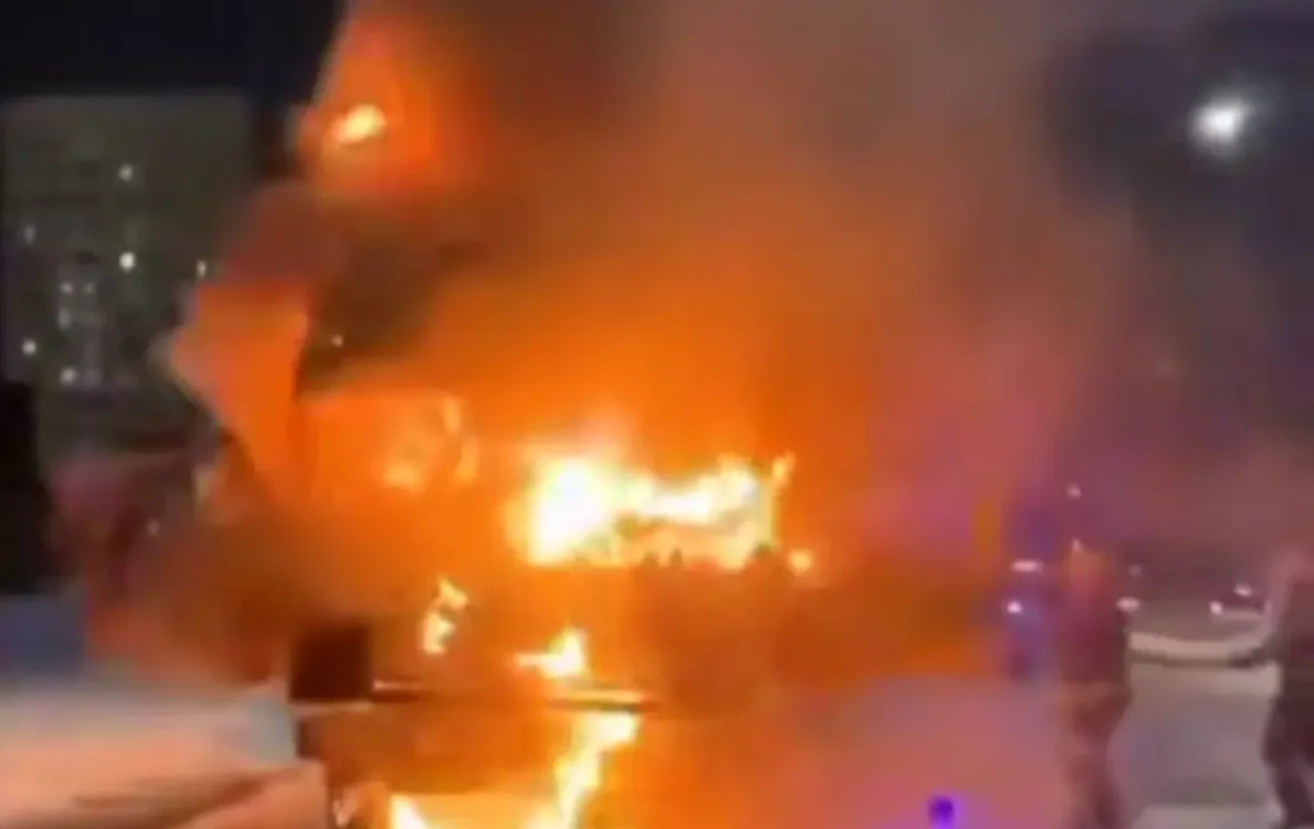 Астанада жүк көлігі өртке оранды