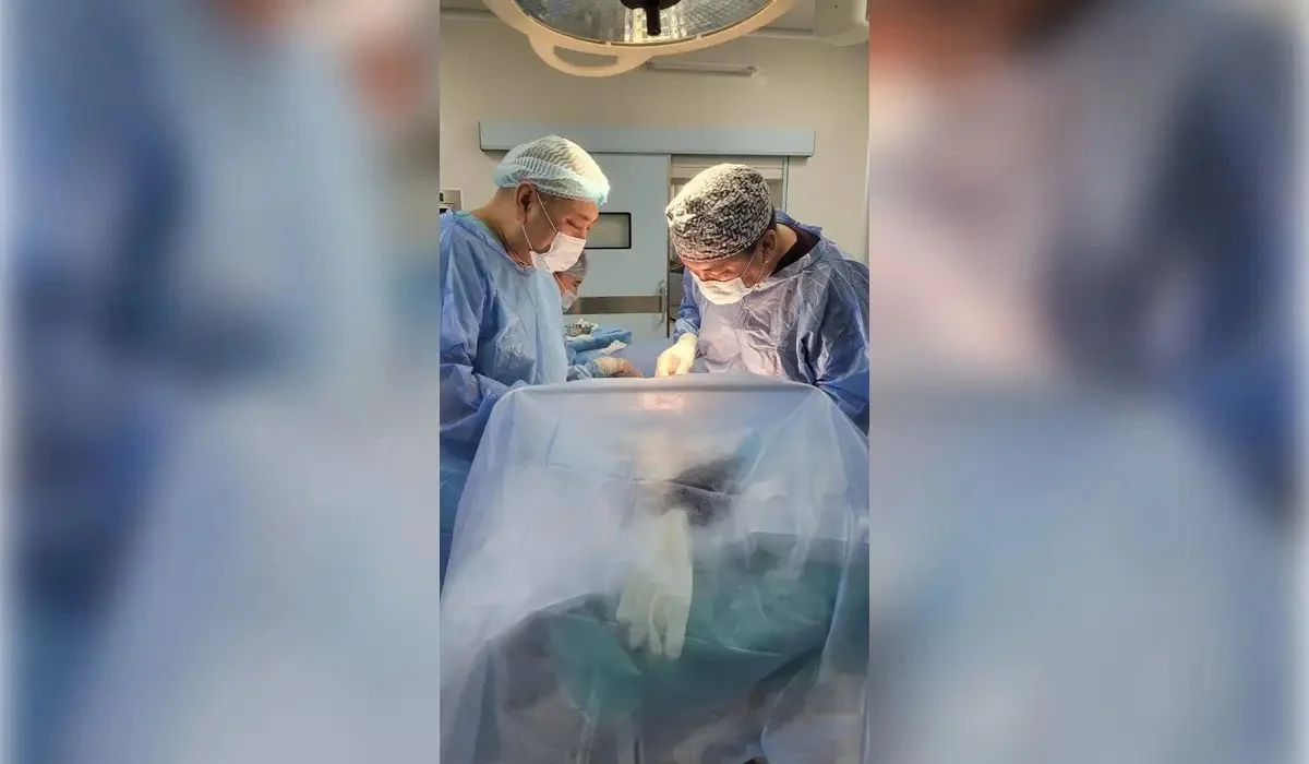 Шымкентте төрт жасар баланың іші үлкен ісікке толып кеткен: дәрігерлер шұғыл ота жасауға мәжбүр болды