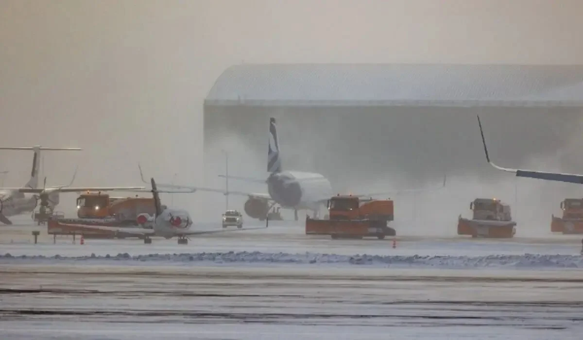 Дала алай-дүлей: Астана әуежайында рейстер кешігіп, қаладан шығатын жолдар жабылды
