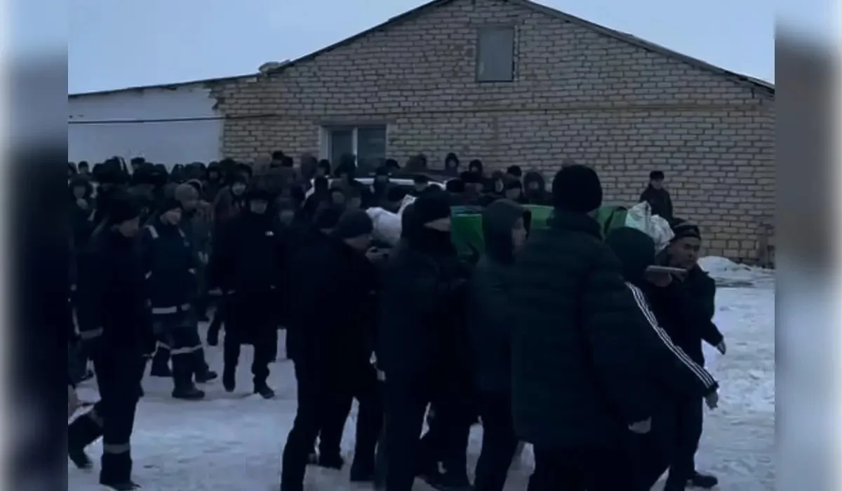 «Мәйіттері қорадан табылған»: Жангелдідегі көршілер ерлі-зайыптыны жер қойнына тапсырды