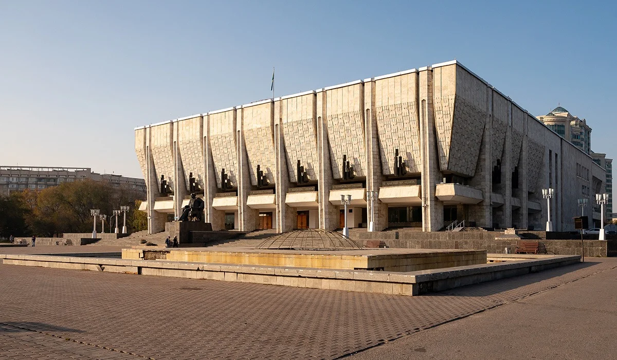 Әуезов театры жөндеусіз қала ма – министрлік желідегі ақпаратқа жауап берді