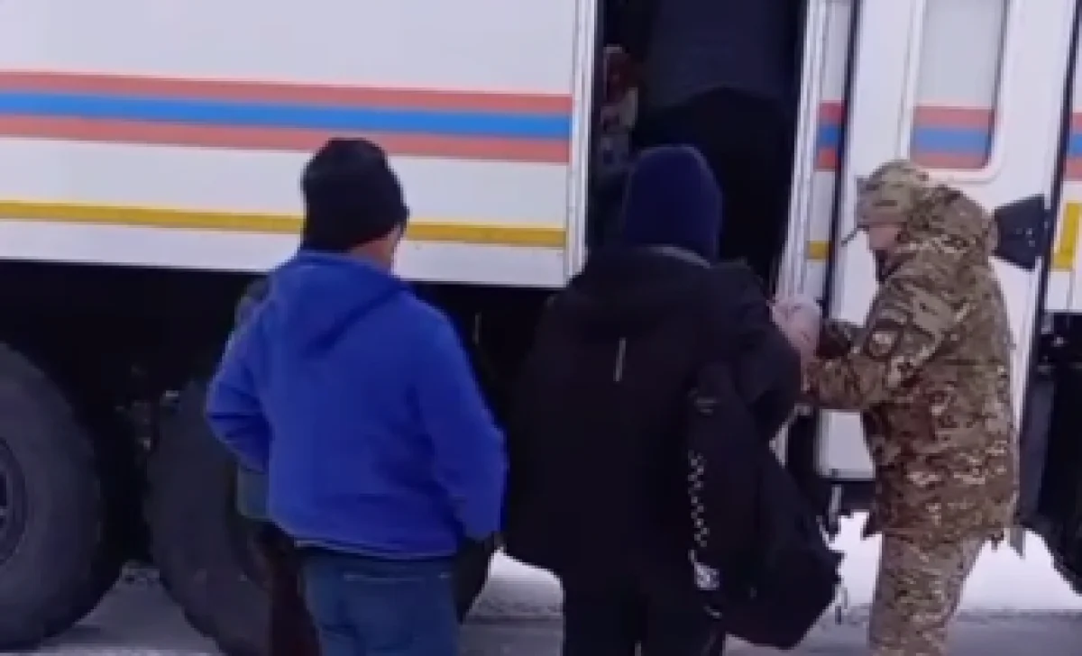 Қостанайда автобус бұзылып, 28 жолаушы құтқарылды