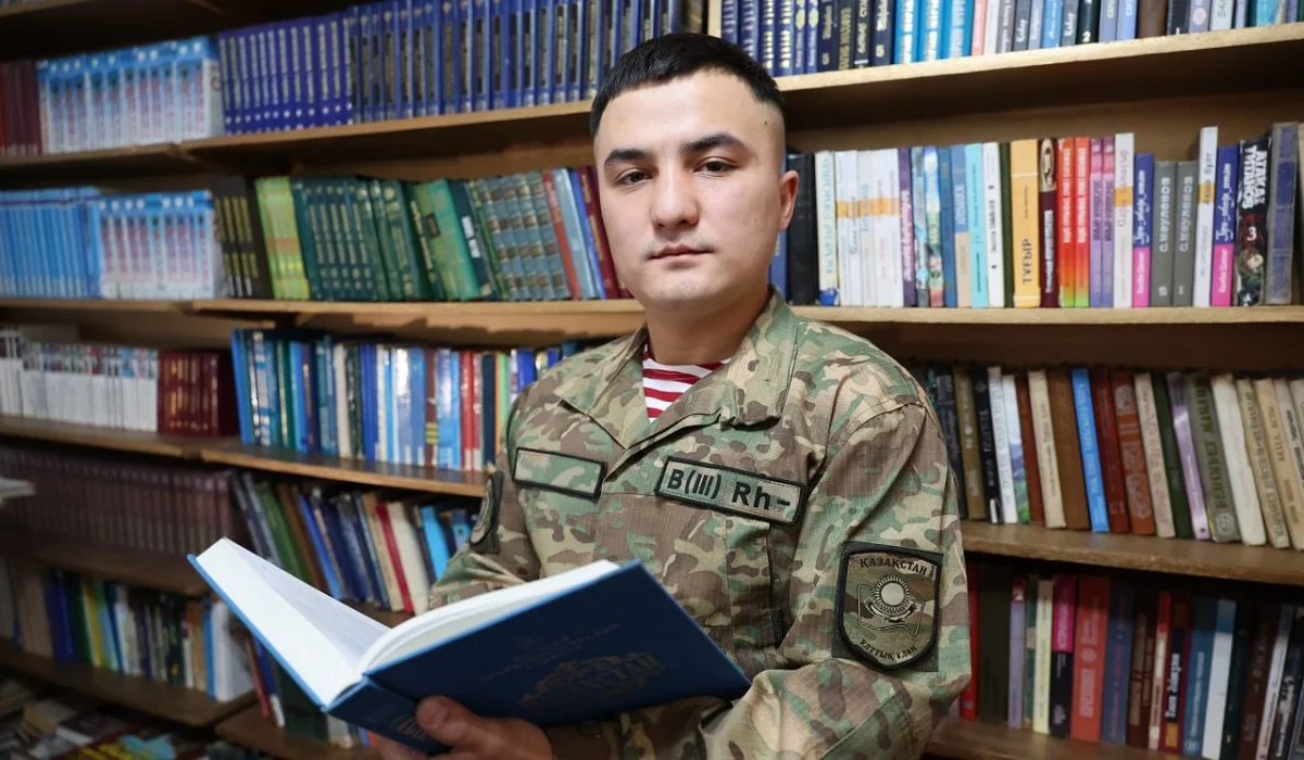 Ұлттық ұланның сарбазы әлемнің жеті тілінде еркін сөйлейді