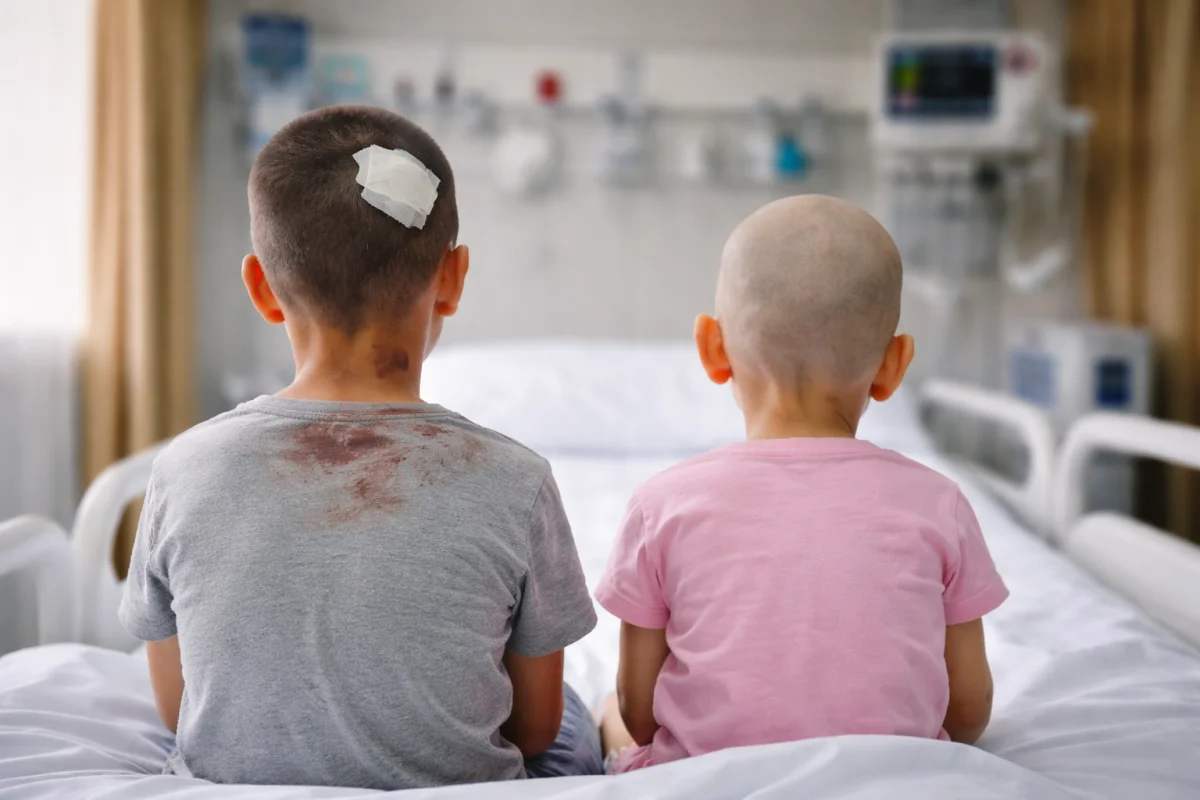 Шымкентте әйел туған балаларының денесіне қызған үтік басып, пешке күйдірген