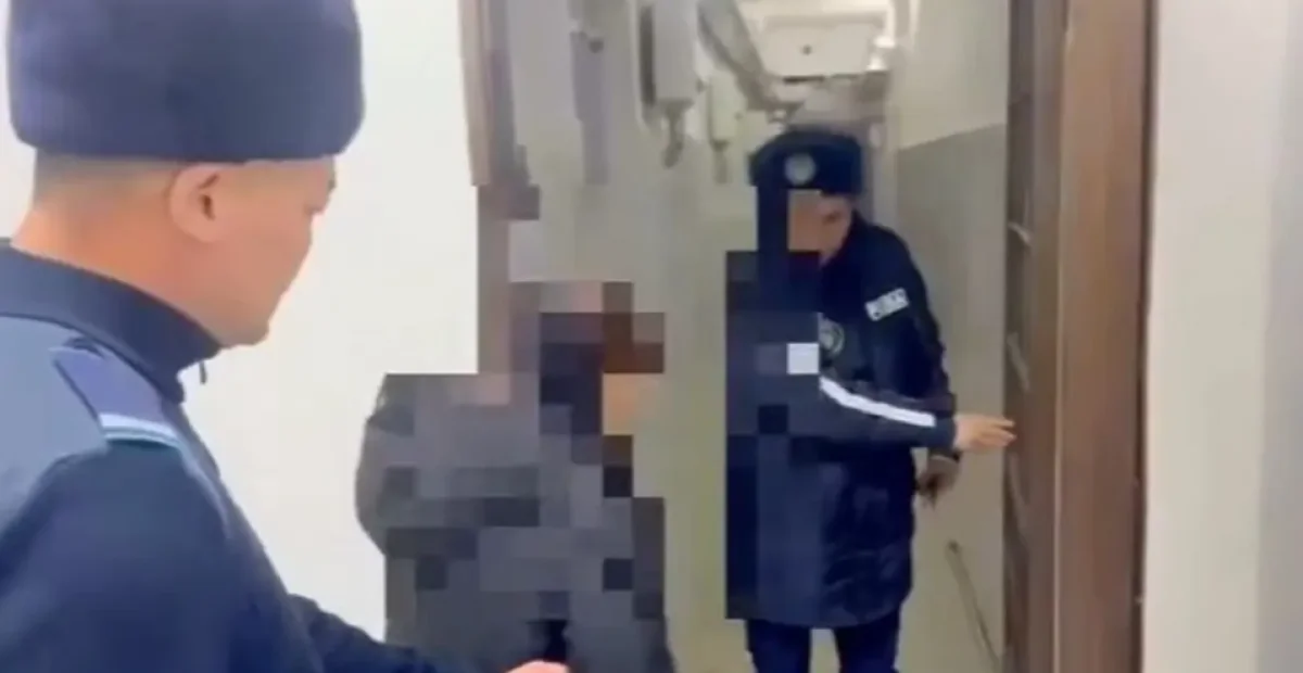 Жаркентте туған баласын батареяға байлап, аяусыз сабаған ана қамауға алынды (ВИДЕО)