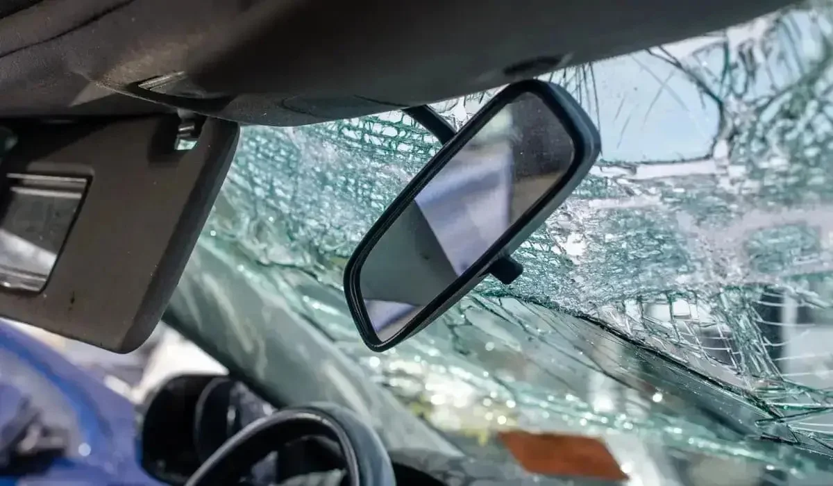 Алматыда үш көлік соқтығысып, бірнеше адам зардап шекті (ВИДЕО)