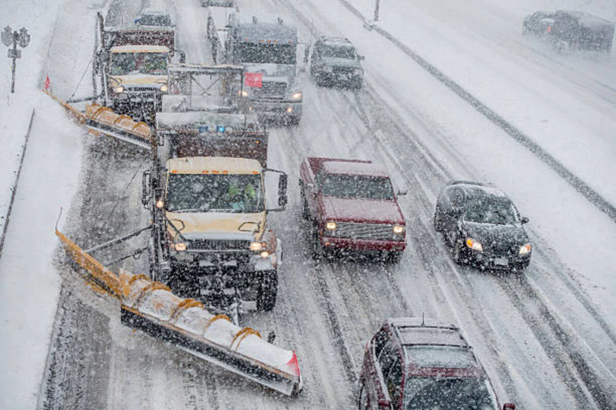 Ел аумағында боран күшейіп, ондаған тас жолда қозғалыс шектелді