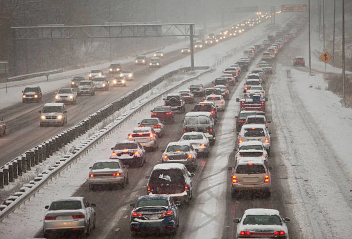 Қостанайда боран салдарынан жол жабылды: дизельді және қоғамдық көлікке шектеу қойылды