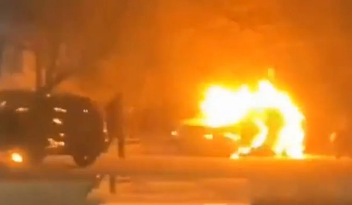 Семейде ішіп алған зейнеткер полицейлердің жеке көлігін өртеп жіберді