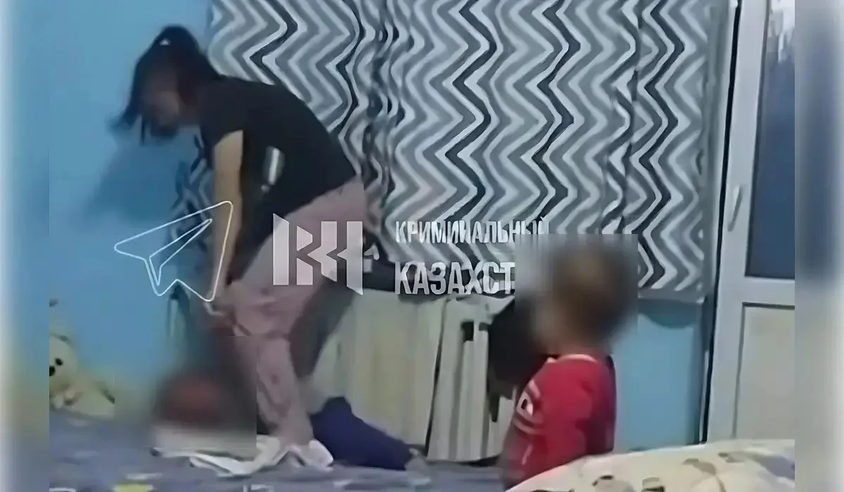 Жаркентте баласын батареяға байлап сабаған ананың ес-ақылына сараптама жасалады - ол екі айға қамалды