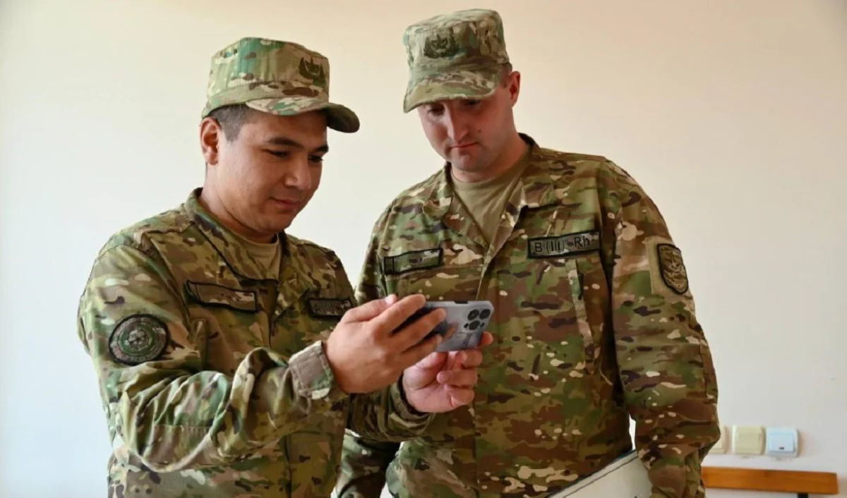 Қорғаныс министрі әскердегі сарбаздарға туыстарымен бейне қоңырау арқылы сөйлесіп тұруға рұқсат берді