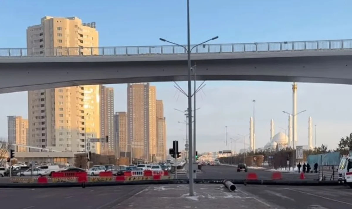 Астанада қыстың қақ ортасында Тәуелсіздік даңғылының бір бөлігі жабылып қалды