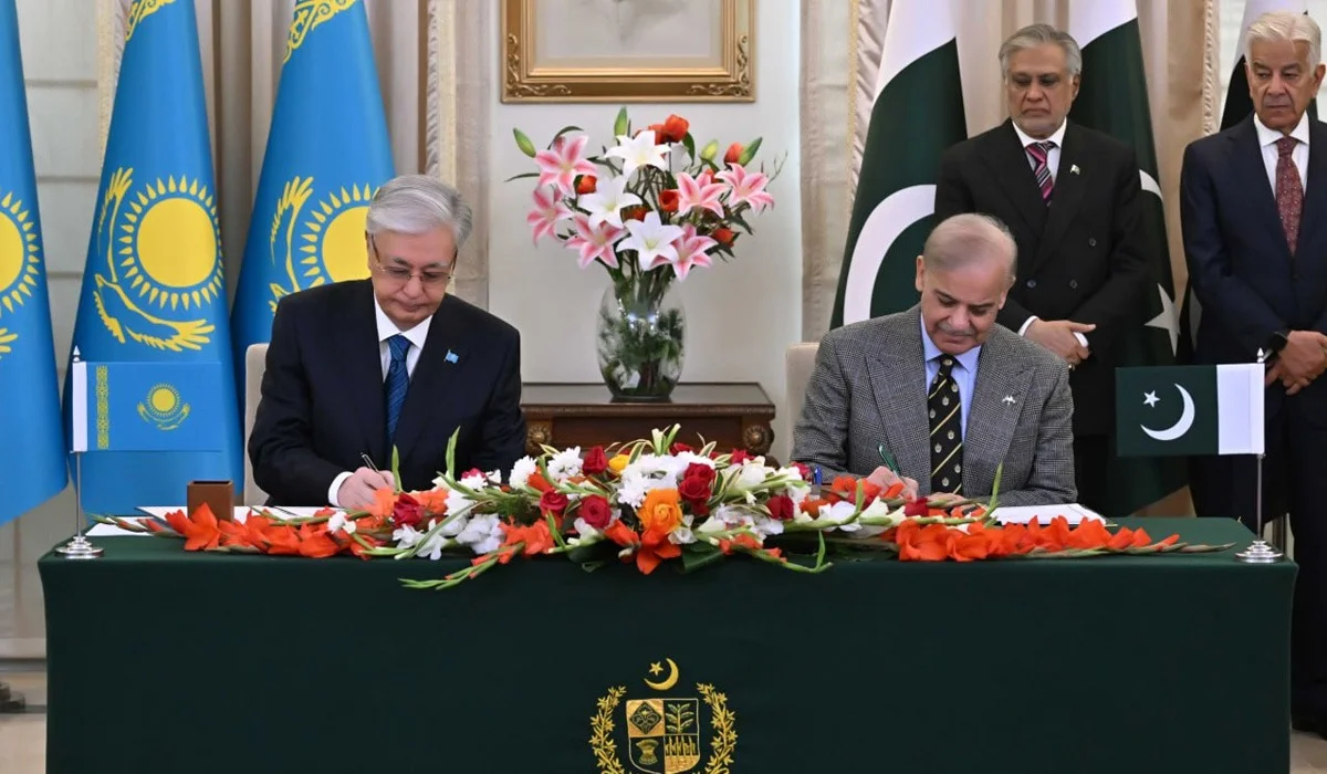 Тоқаев Пәкістанның премьер-министрімен бірқатар құжаттарға қол қойды