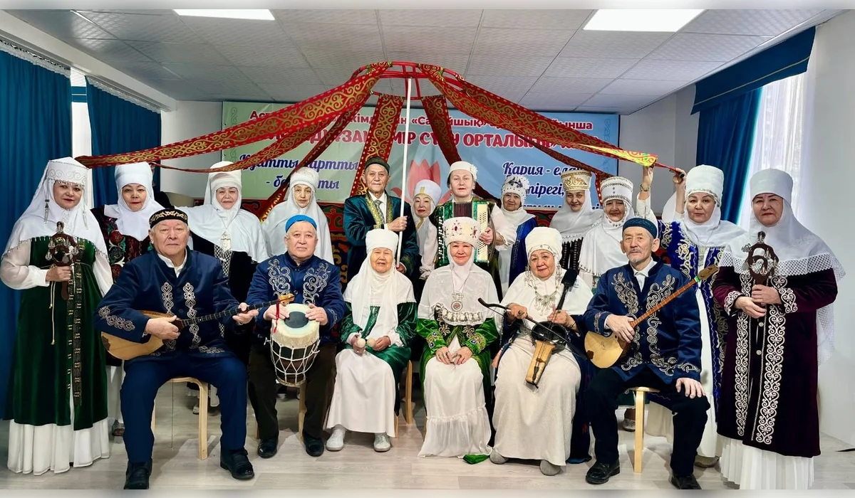 Астанада 80 жастағы әжелер ұлттық аспапта ойнауды үйреніп жүр