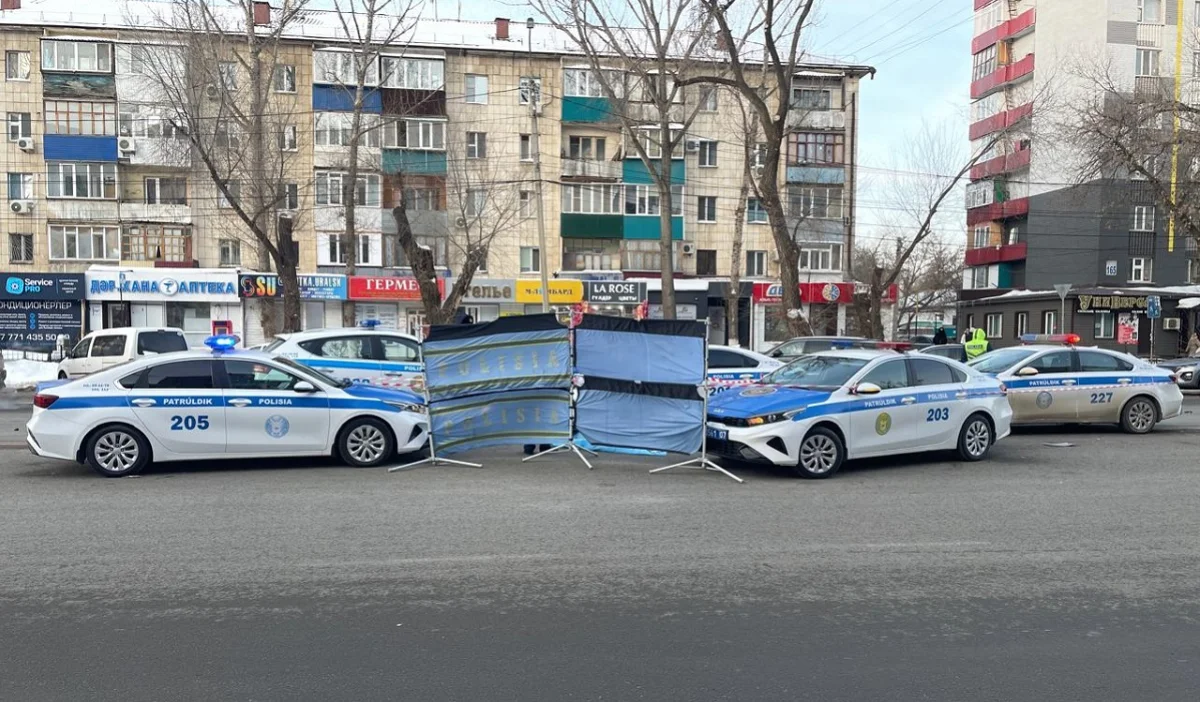 Оралда жолдан өтіп бара жатқан адамды көлік қағып кетті: ол оқиға орнында көз жұмды