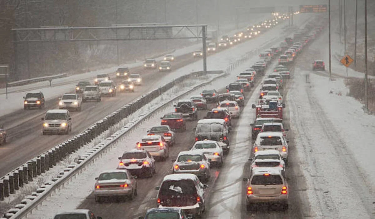 Қазақстанның бірқатар өңірінде тасжолдар жабылды