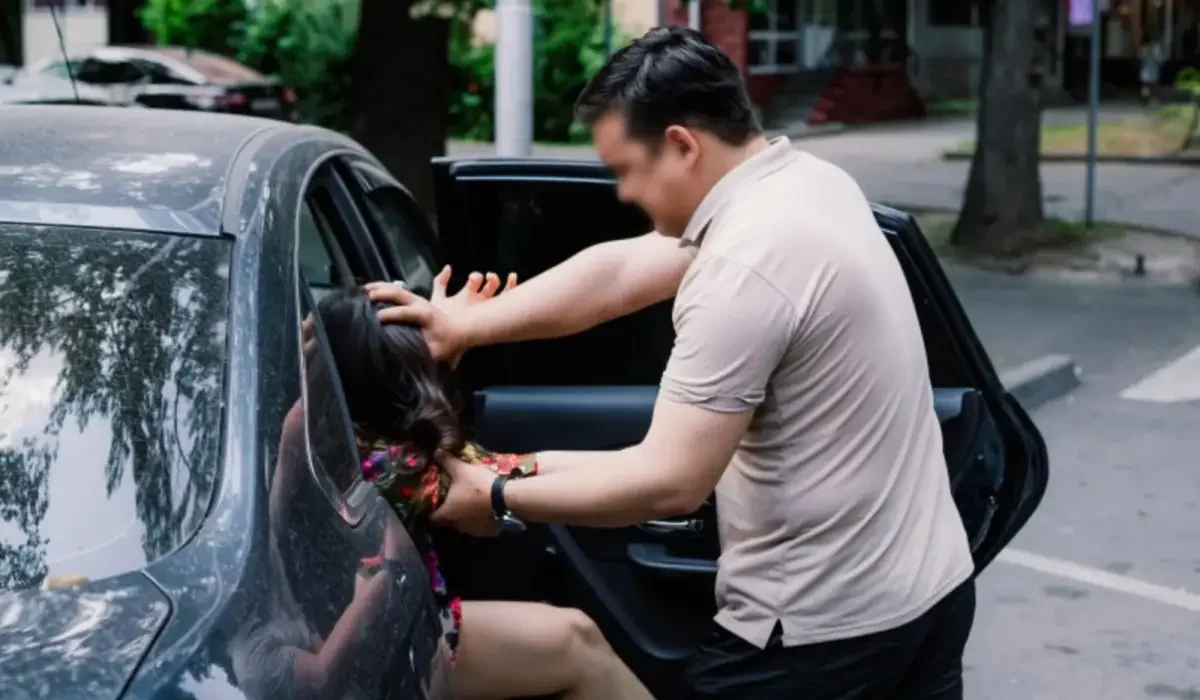 Сталкинг пен мәжбүрлі некеге қарсы күрес: елде профилактикалық іс-шаралар басталды