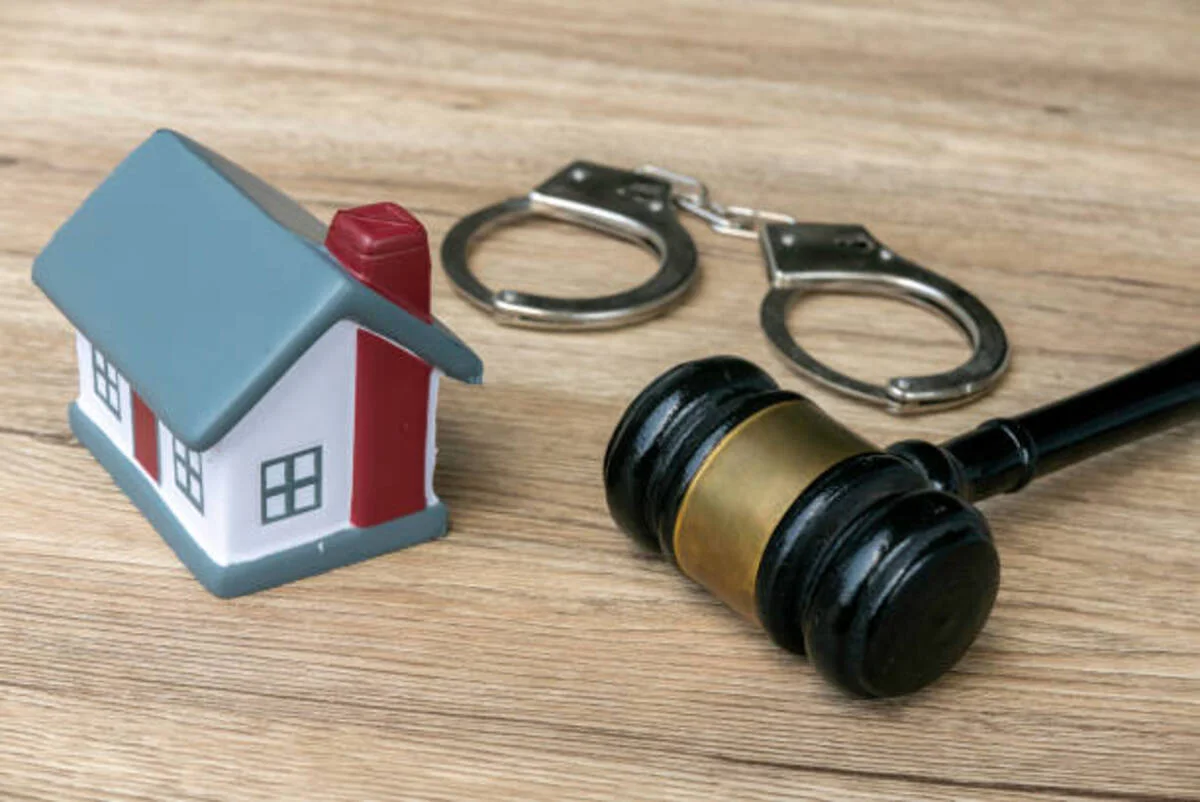 Шымкентте жоқ пәтерлерді жалға беріп, ақша алған күдікті әйел ұсталды