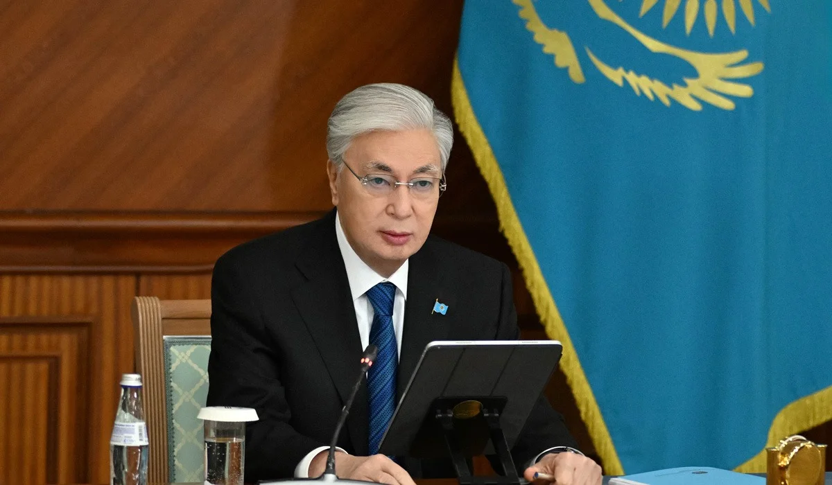 «Әркім өз білгенін жасағанды қою керек»: Тоқаев министрлер мен әкімдерге қатаң ескерту жасады