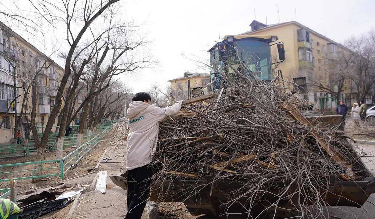 Қонаевта «Жастар Рухы» белсенділері дауыл салдарын жоюға жұмылдырылды