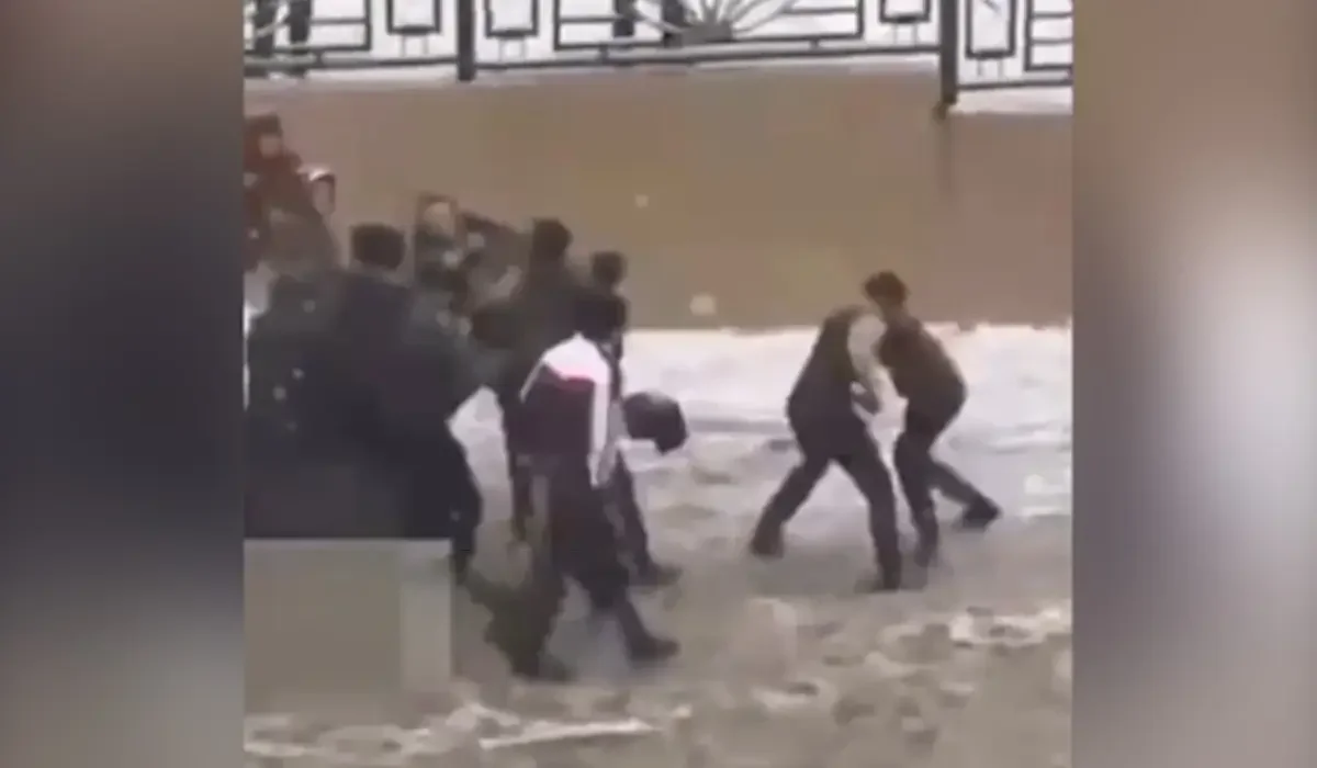 Шымкентте жол бойында жаппай төбелес болып, 3 адам қамауға алынды