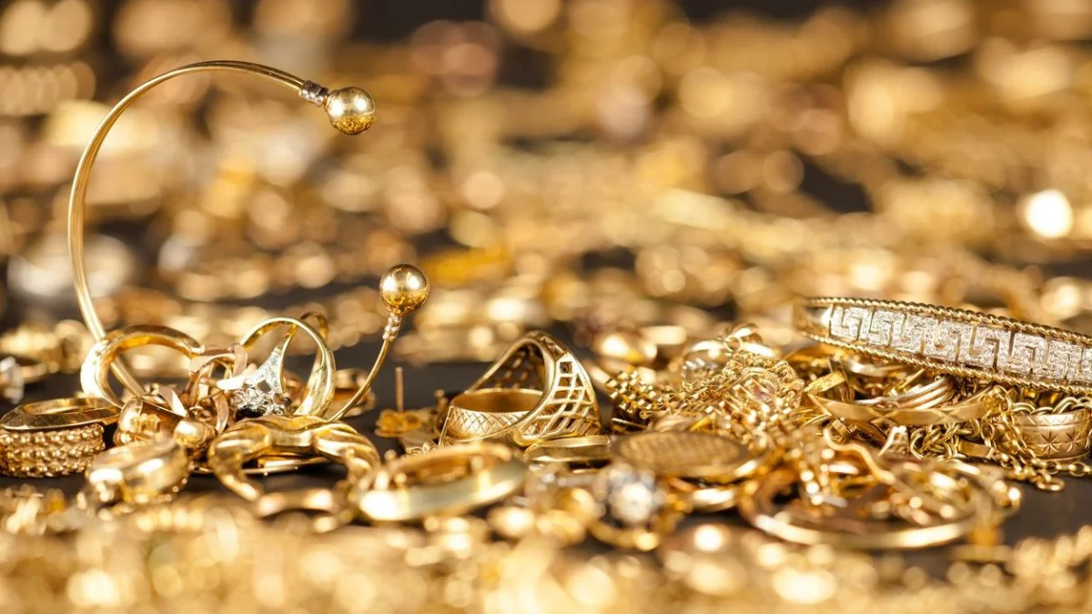 Қарағандыда 19 жастағы бойжеткен туысының алтын бұйымдарын ұрлап, ломбардқа өткізіп жіберген