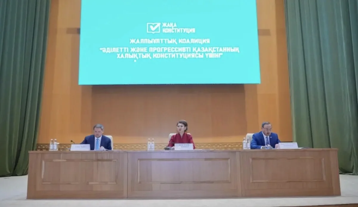 «Халықтық Конституция үшін» коалициясының мүшелері мен ғалымдар жаңа Конституцияны талқылады