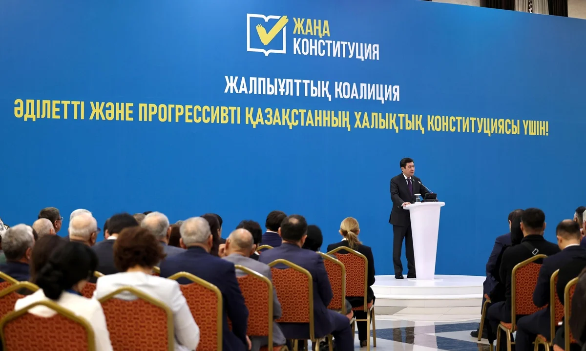 Коалиция мүшелері Жамбыл облысының тұрғындарына Жаңа Конституцияның негізгі нормаларын түсіндірді