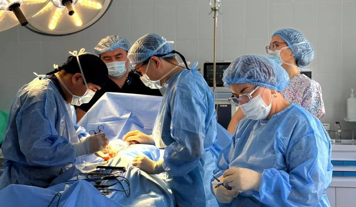 Телемедицинаның құдіреті: Ақмола дәрігерлері трактордың астында қалған адамға жеті сағат бойы ота жасаған