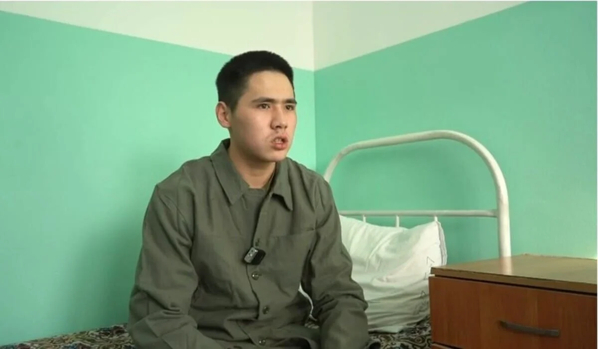 Қорғаныс министрлігі әскери бөлімде жақ сүйегі сынған сарбаздың ауруханадағы видеосын таратты