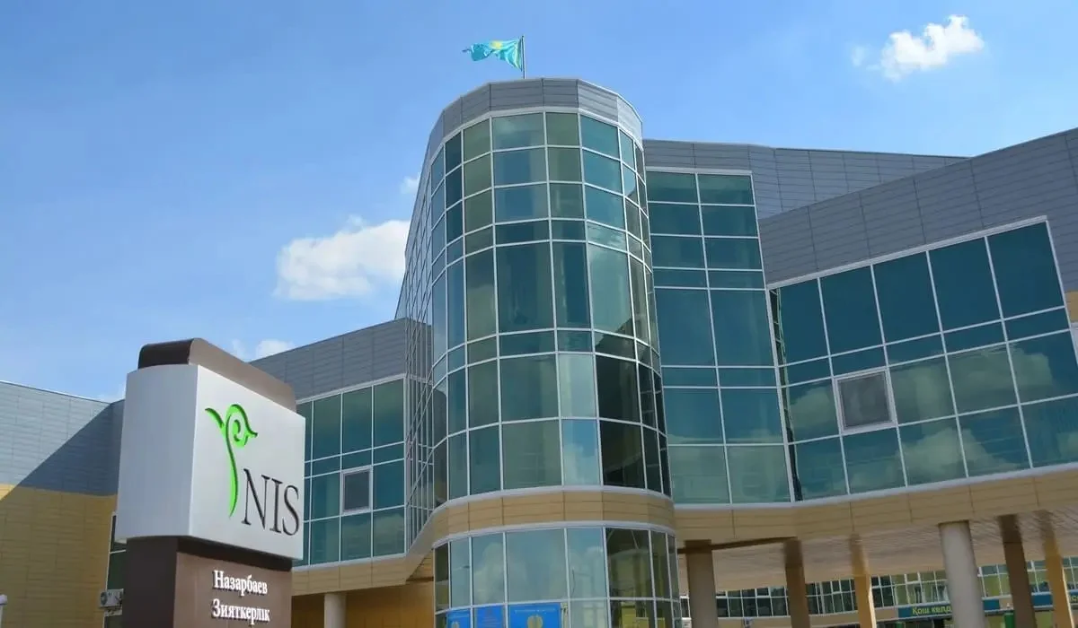 Шұғыл: Петропавлда оқушы зияткерлік мектептің үшінші қабатынан құлап кеткен