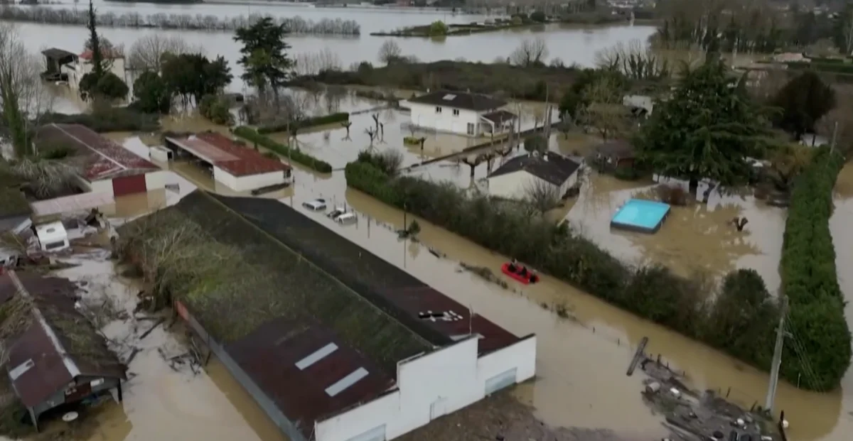 Францияда төтенше жағдай: 35 күндік жауын салдарынан 2 мыңнан астам үй су астында қалды
