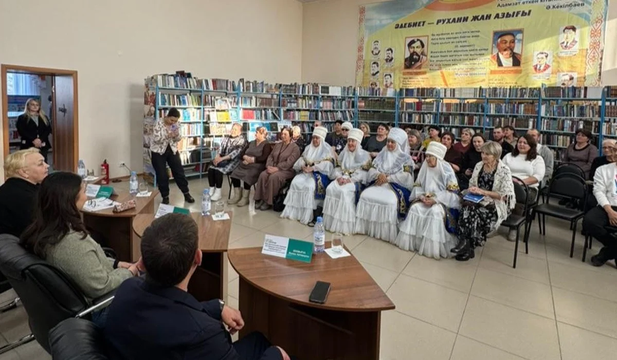 «150-ге жуық педагог пен оқушы сұрақ қойып, жауап алды»: Коалиция мүшелері Қарабалық кентіне барды