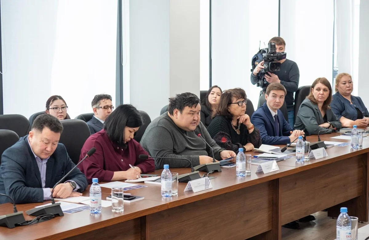 «SARAP» эксперттік клубының отырысында ғылыми-технологиялық егемендік мемлекет дамуының конституциялық басымдығы ретінде талқыланды