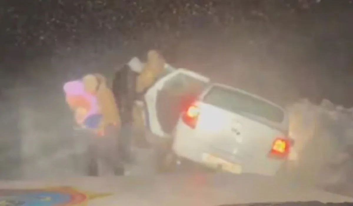 БҚО-да алыс жолға шыққан жүкті әйел көлігімен бірге қар құрсауында қалып қойды (ВИДЕО)