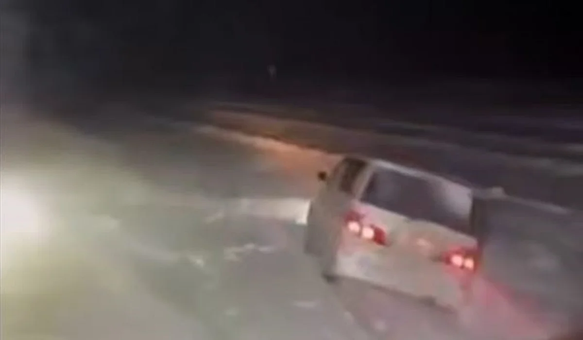 СҚО-да боранды түні бес адам мінген минивэн шұңқырға түсіп кетті