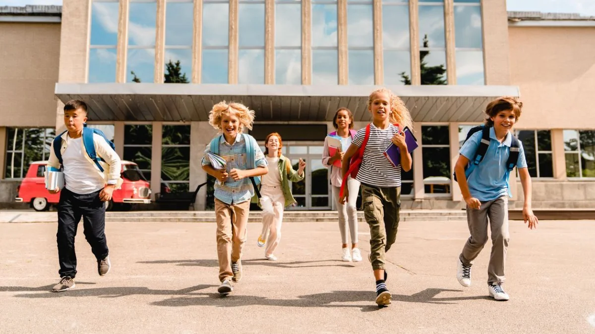 Қазақстанда мектеп оқушылары көктемгі каникулда қанша күн демалатыны белгілі болды