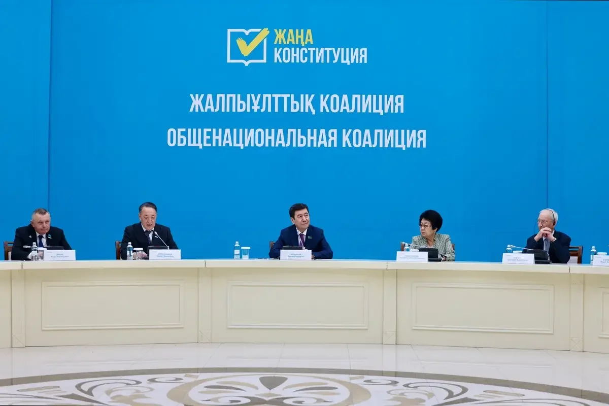 Қарағандыда жаңа Конституцияға қолдау күшейді: жұмысшы отбасының әлеуметтік тұрақтылығы Ата заңда бекітілмек