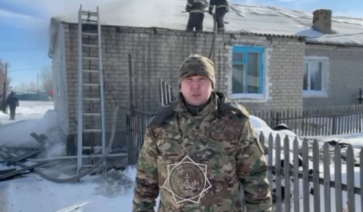 Павлодар облысында қою түтін басқан үйден екі бала құтқарылды