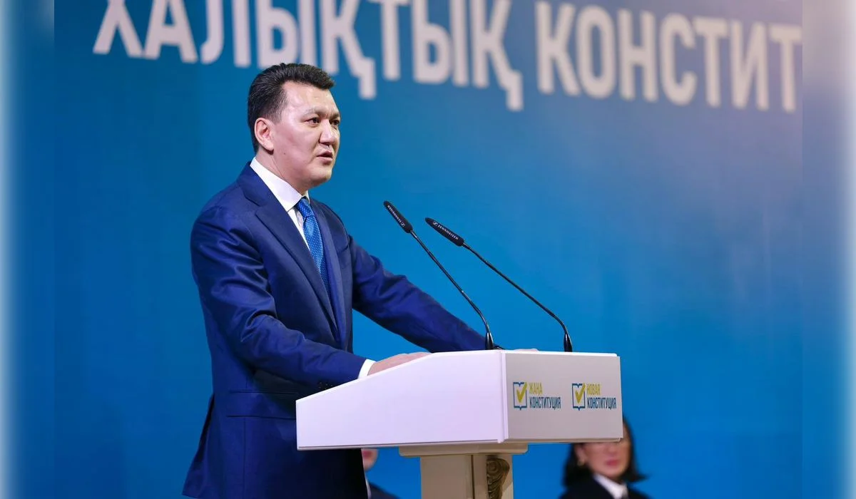 Жаңа Ата Заңда «адам» сөзі 76 рет кездеседі: Ерлан Қарин жаңа Конституция жобасының басты ерекшелігін атады