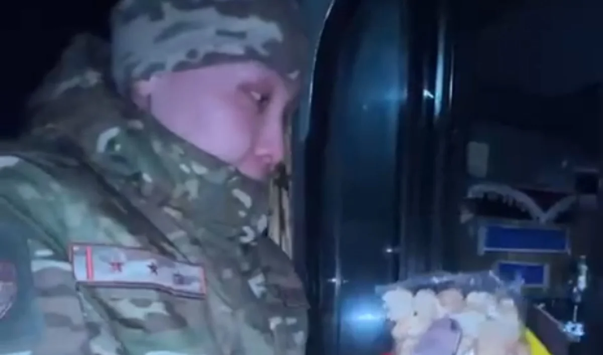 Қазақстандық құтқарушылар жолда қалған шетел азаматтарына тегін ас таратты (ВИДЕО)